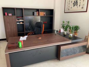 昆明電腦桌、辦公桌回收、辦公椅，及現(xiàn)代家具回收，地毯以及各種辦回收、公用品等